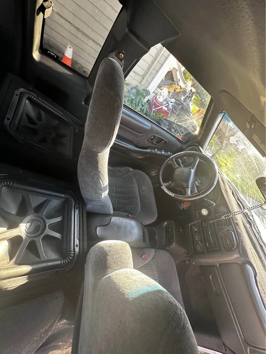 1999 Chevrolet S-10 - Image 12 of 17