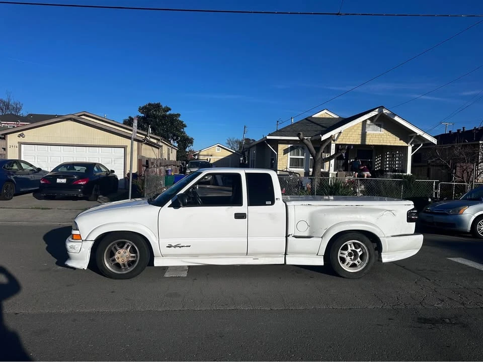 1999 Chevrolet S-10 - Image 2 of 17