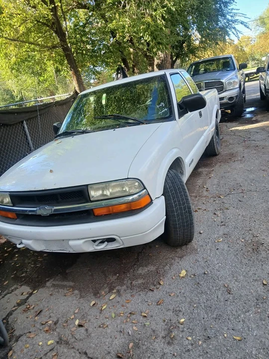 1999 Chevrolet S-10 - Image 2 of 7