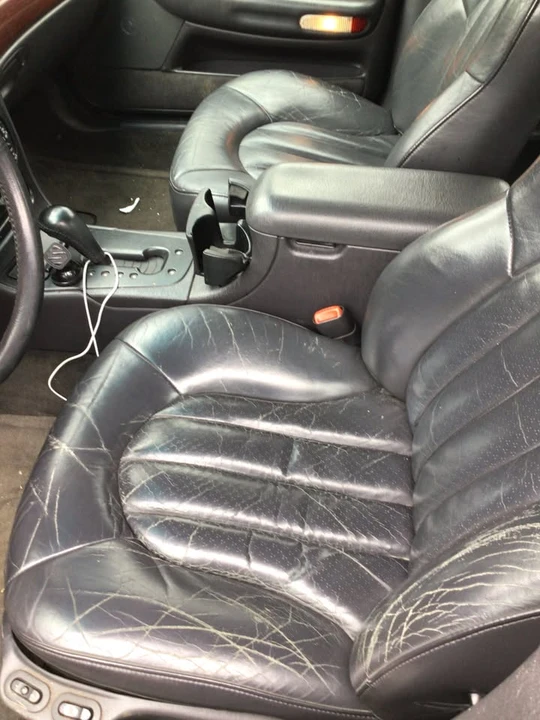 1999 Chrysler 300 - Image 6 of 7