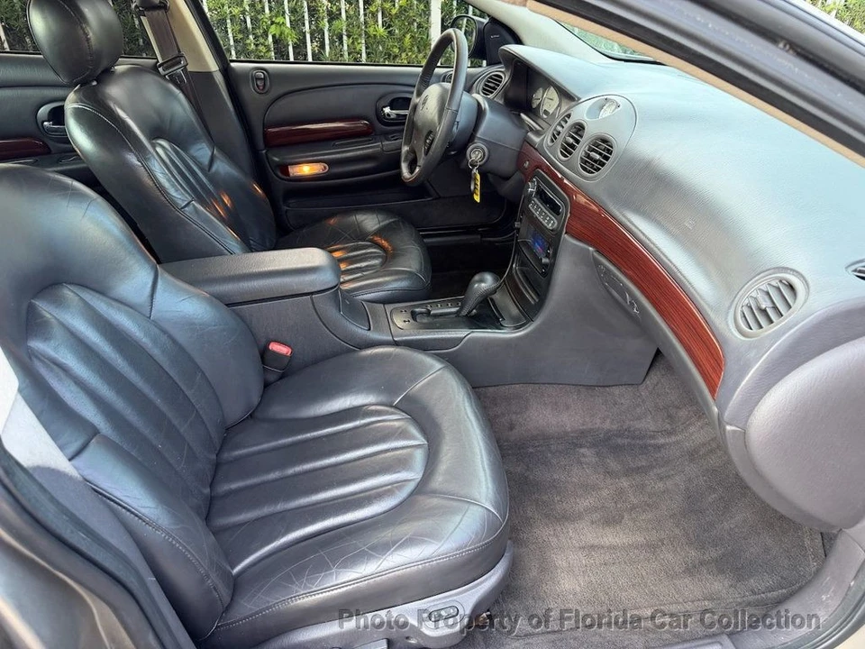 1999 Chrysler 300 - Image 10 of 12