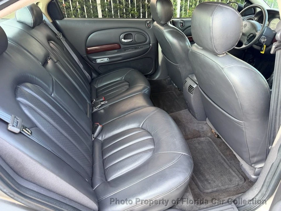 1999 Chrysler 300 - Image 9 of 12