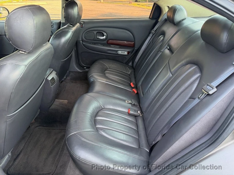 1999 Chrysler 300 - Image 8 of 12