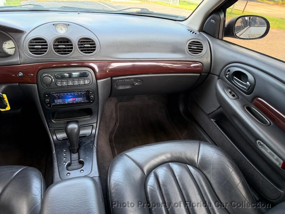 1999 Chrysler 300 - Image 12 of 12