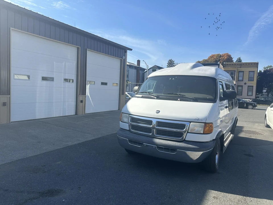 1999 Dodge Ram Van - Image 5 of 31
