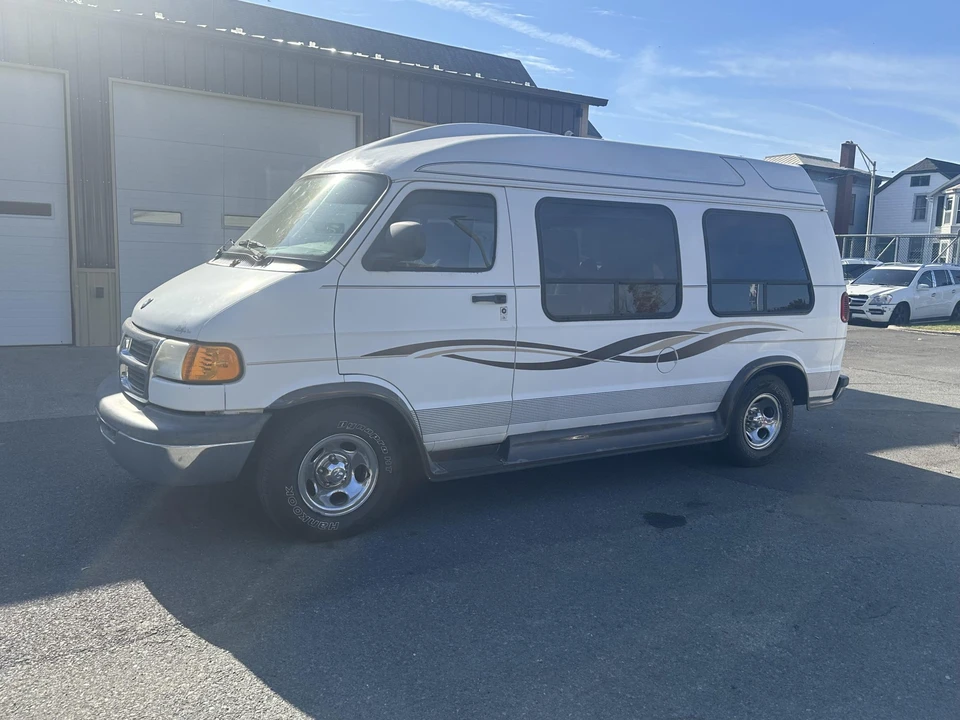 1999 Dodge Ram Van - Image 2 of 31