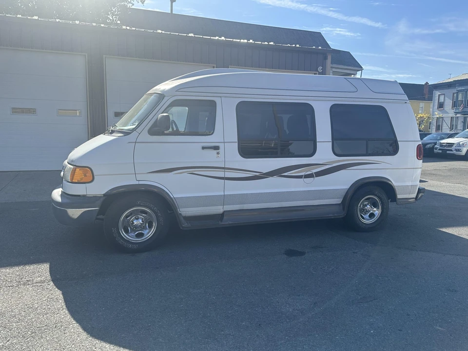 1999 Dodge Ram Van - Image 18 of 31