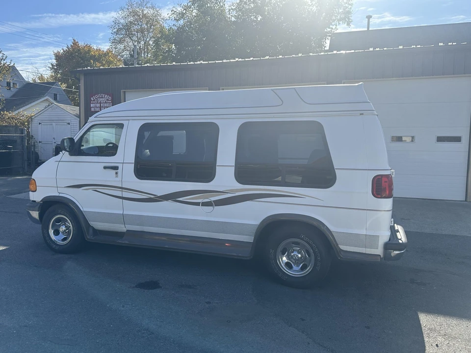 1999 Dodge Ram Van - Image 16 of 31