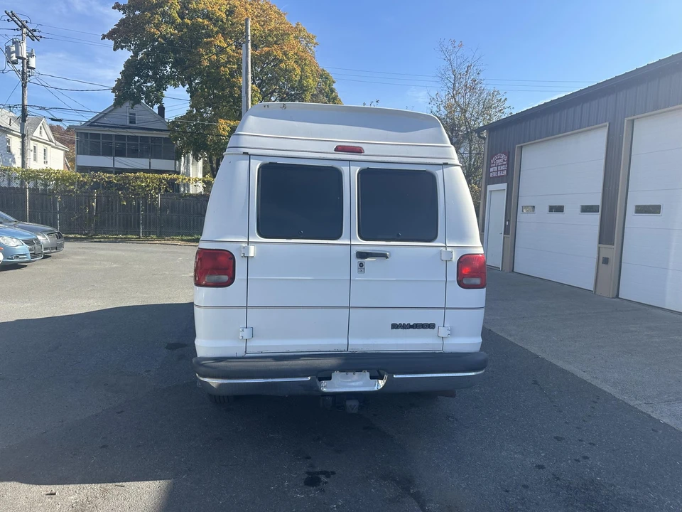 1999 Dodge Ram Van - Image 14 of 31