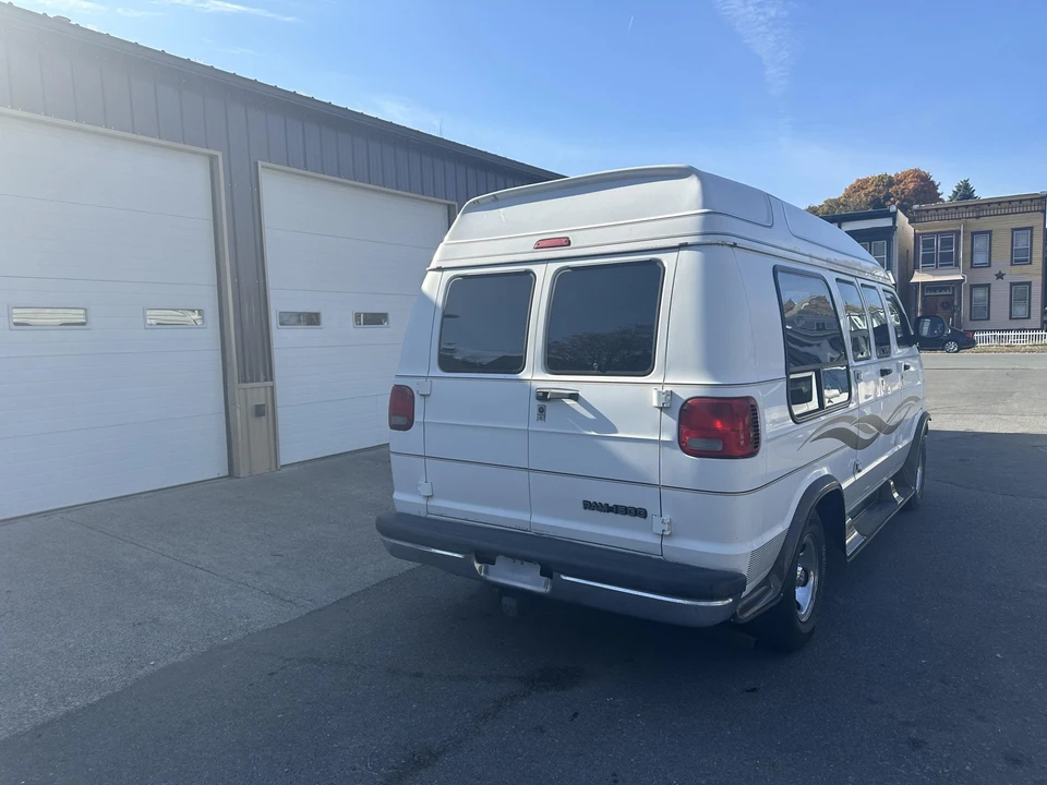 1999 Dodge Ram Van - Image 13 of 31