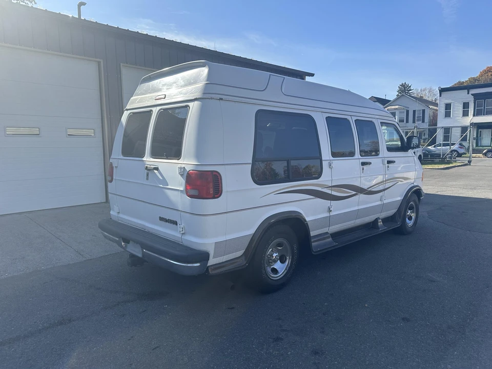 1999 Dodge Ram Van - Image 12 of 31