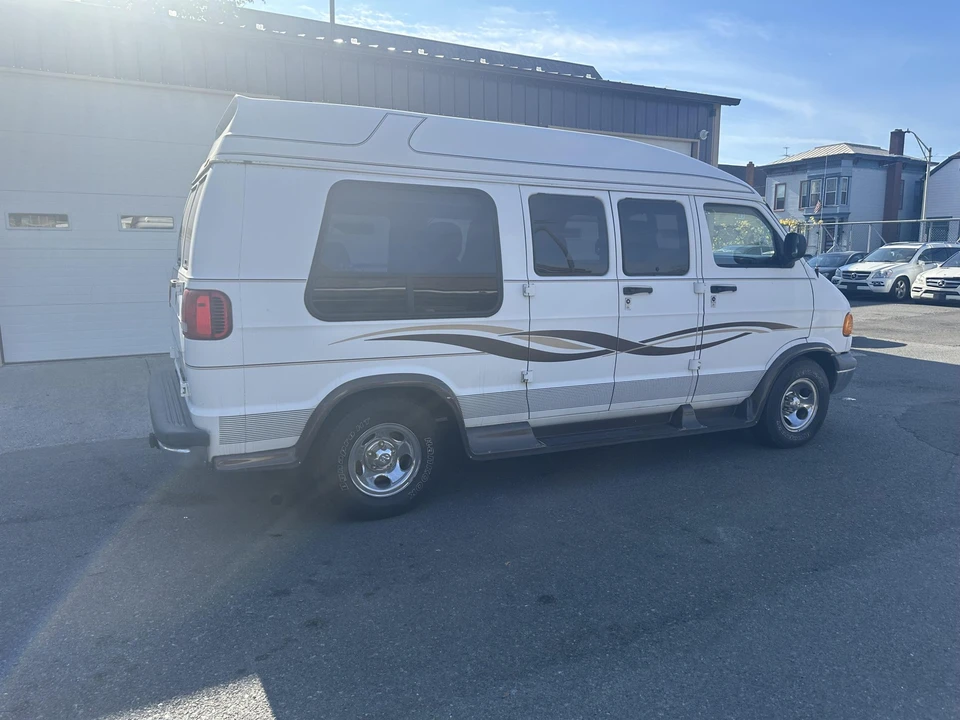 1999 Dodge Ram Van - Image 11 of 31