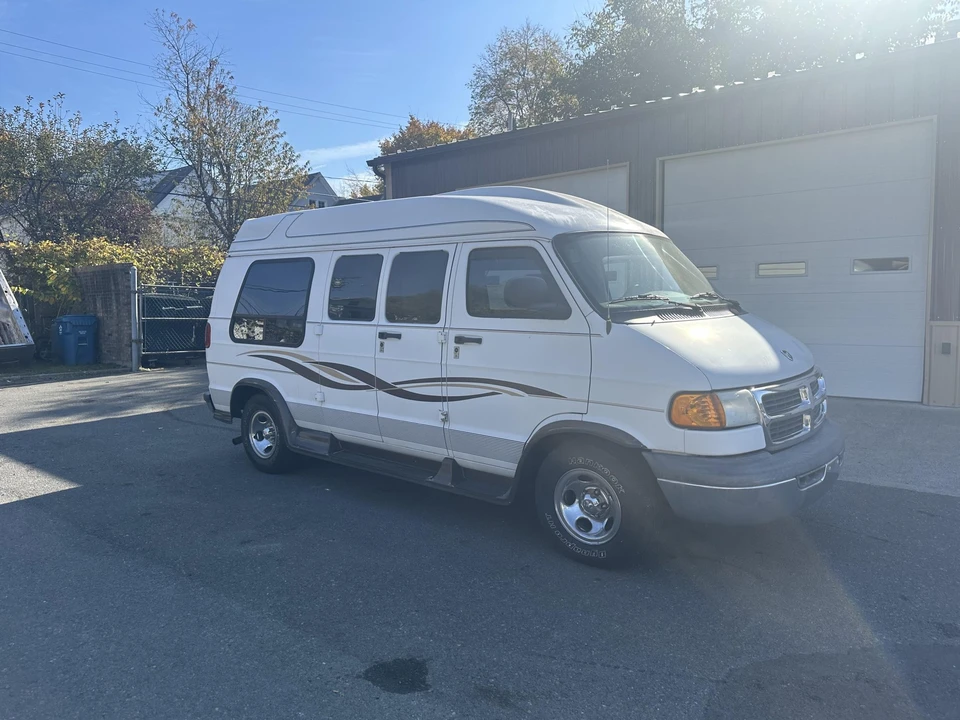 1999 Dodge Ram Van - Image 8 of 31