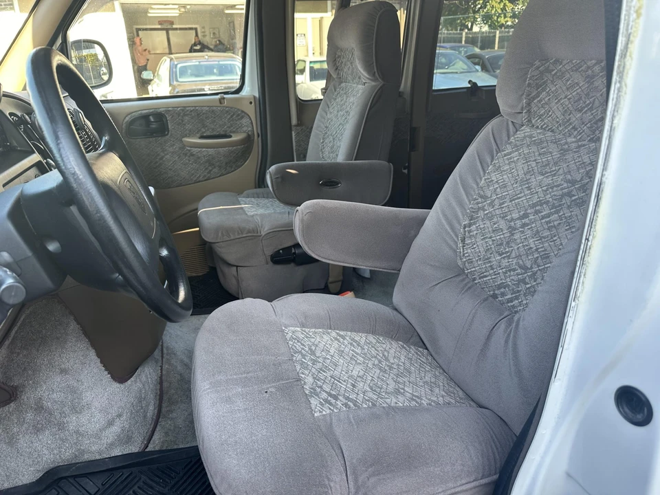 1999 Dodge Ram Van - Image 30 of 31