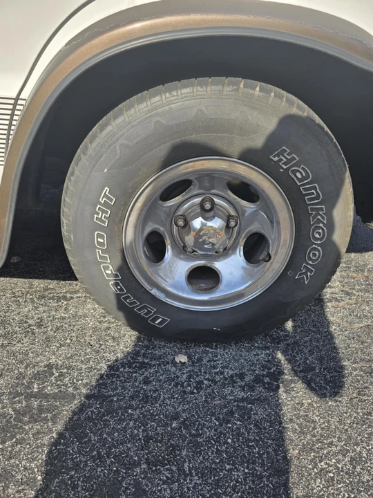 1999 Dodge Ram Van - Image 25 of 31