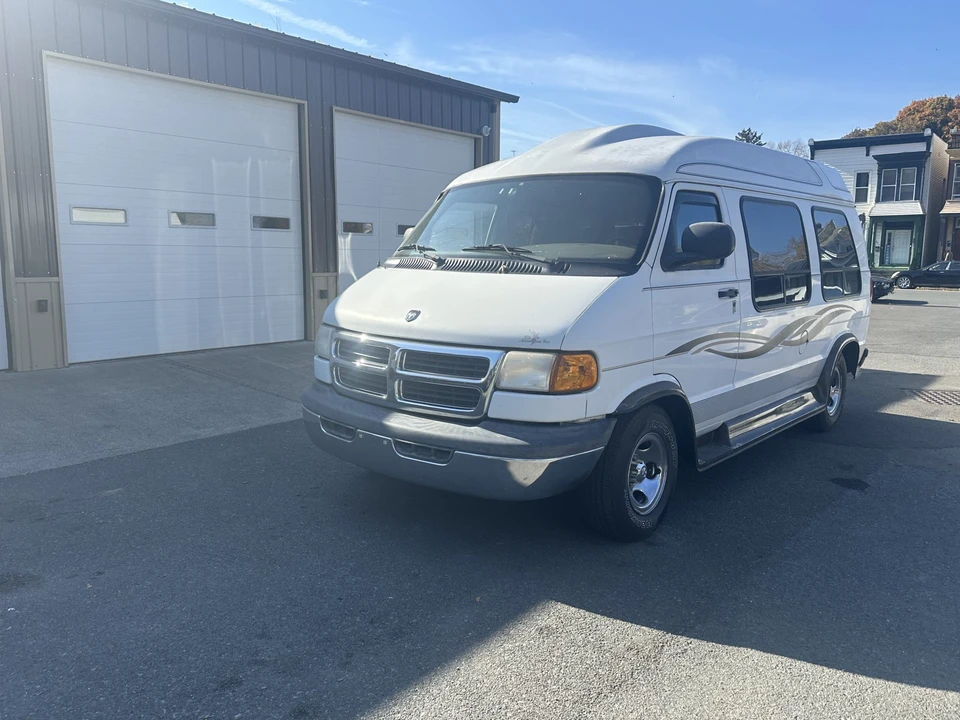 1999 Dodge Ram Van - Image 4 of 31