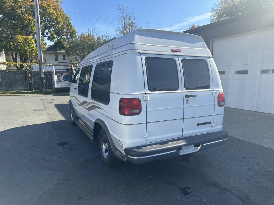 1999 Dodge Ram Van - Image 15 of 31