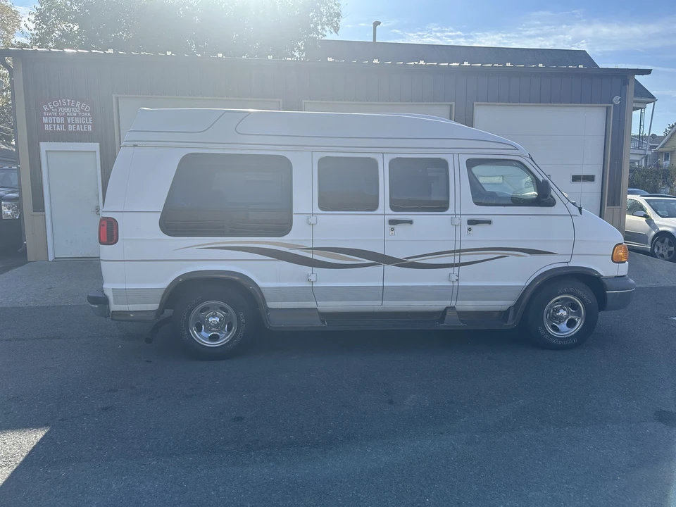 1999 Dodge Ram Van - Image 10 of 31