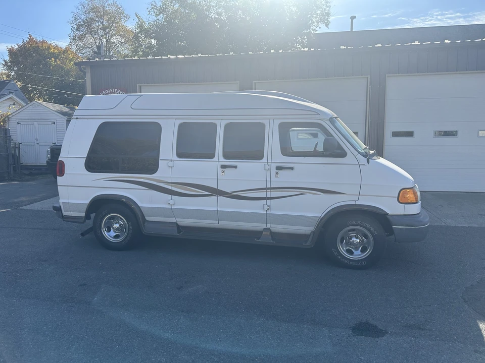 1999 Dodge Ram Van - Image 9 of 31