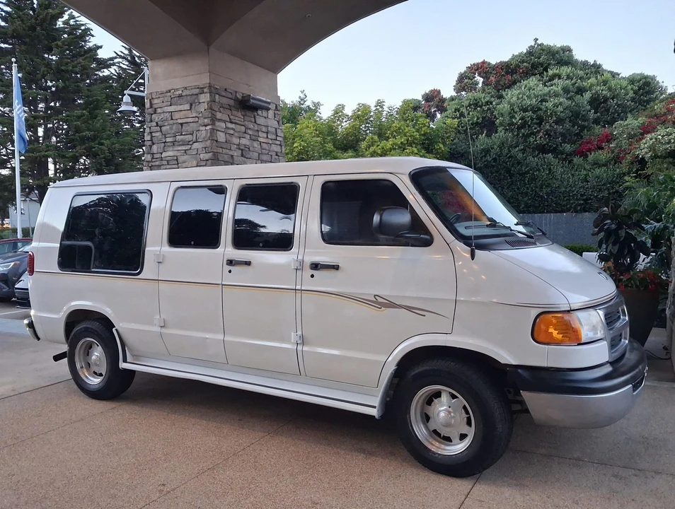 1999 Dodge Ram Van - Image 6 of 31