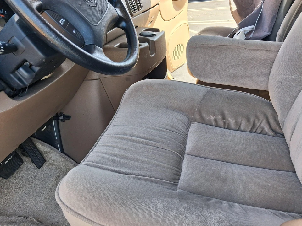 1999 Dodge Ram Van - Image 19 of 31
