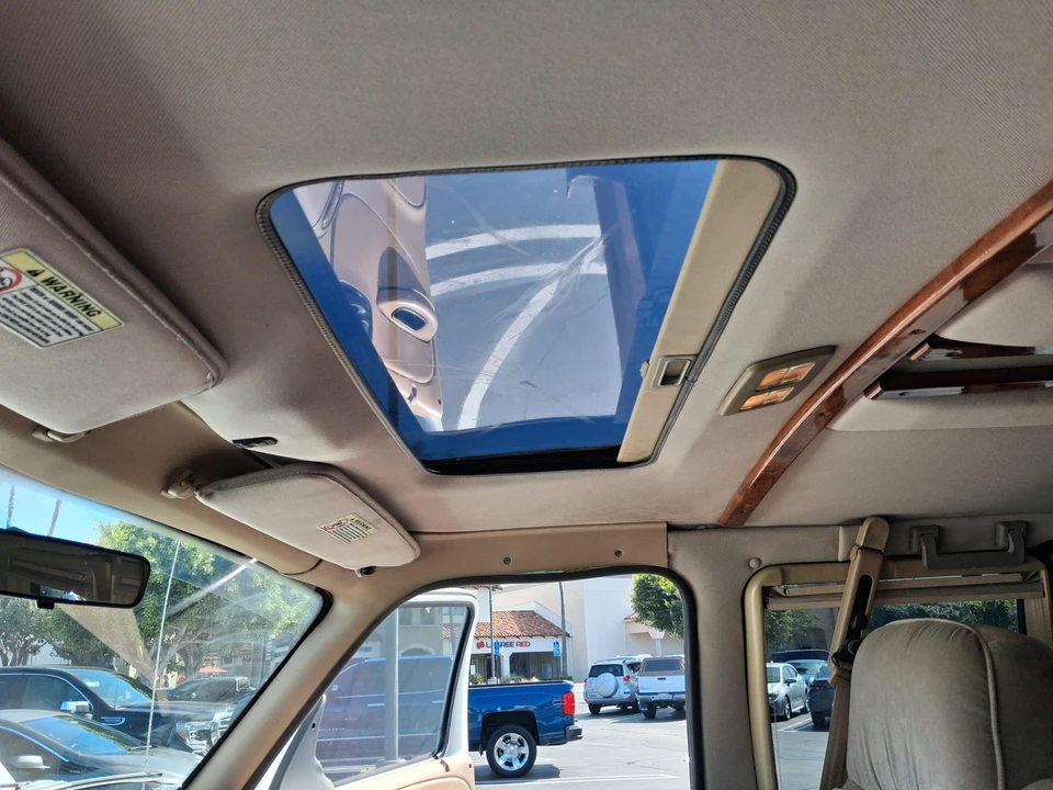 1999 Dodge Ram Van - Image 18 of 31