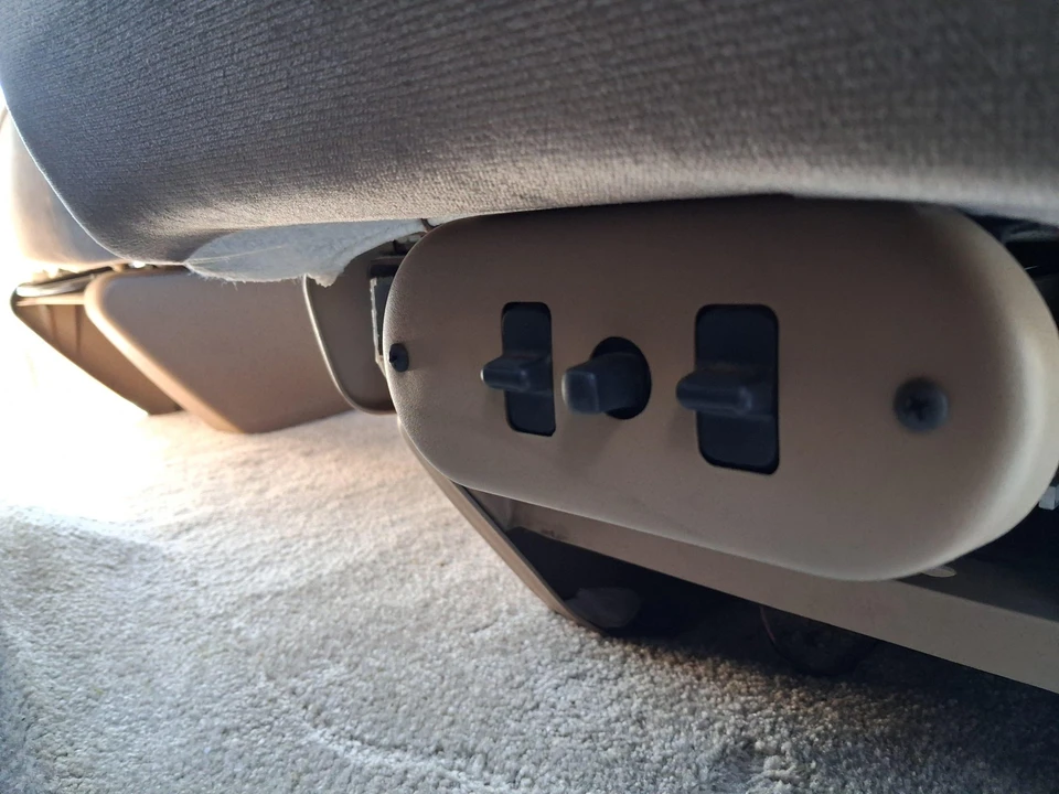 1999 Dodge Ram Van - Image 21 of 31