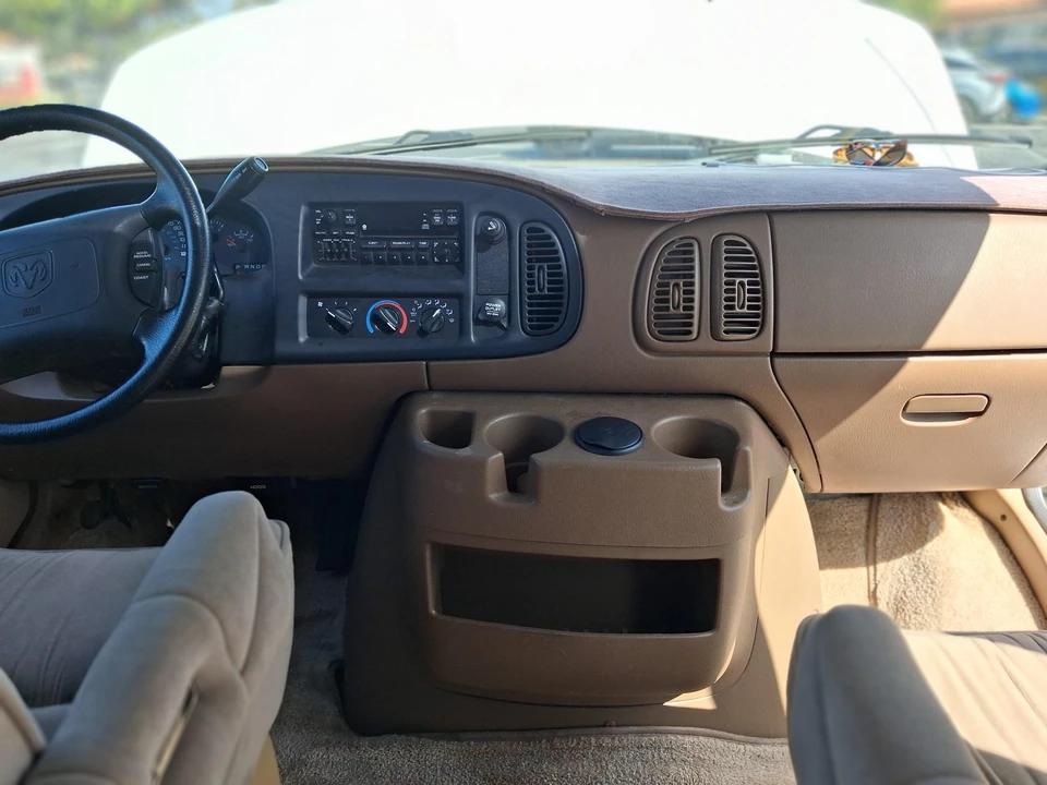 1999 Dodge Ram Van - Image 26 of 31