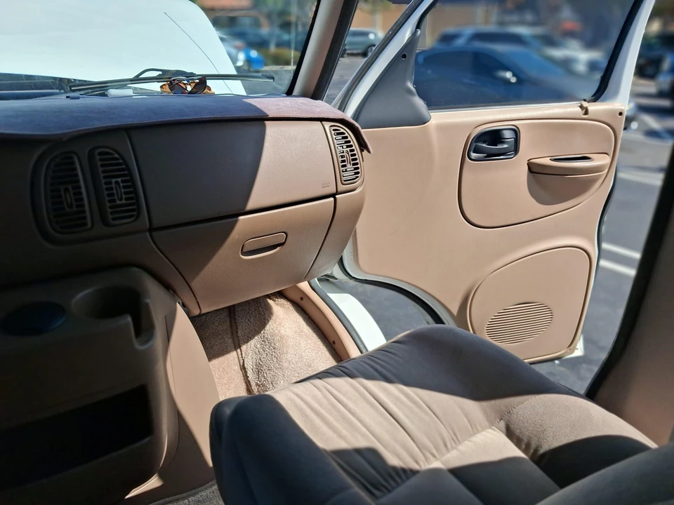 1999 Dodge Ram Van - Image 30 of 31