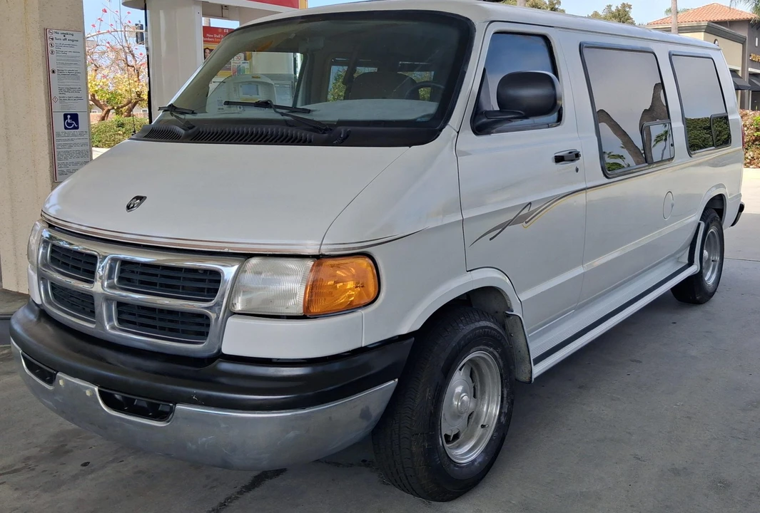 1999 Dodge Ram Van - Image 3 of 31