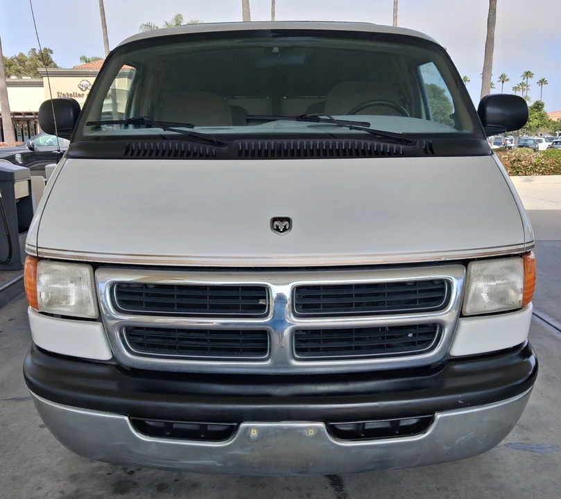 1999 Dodge Ram Van - Image 10 of 31