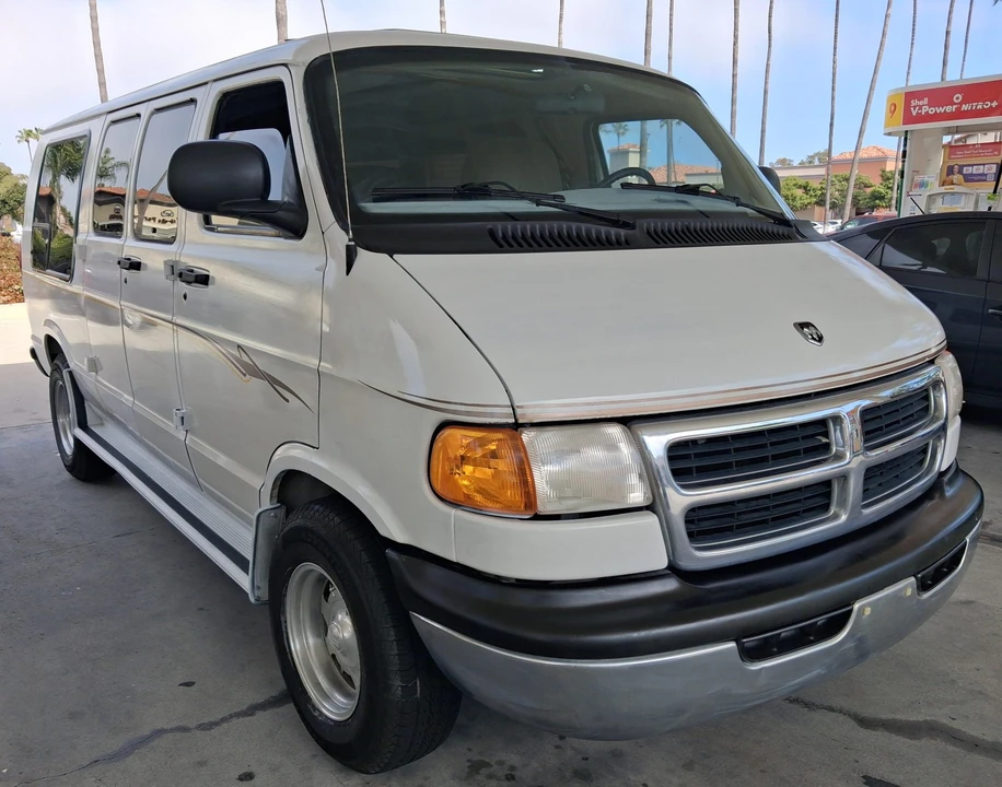 1999 Dodge Ram Van - Image 8 of 31