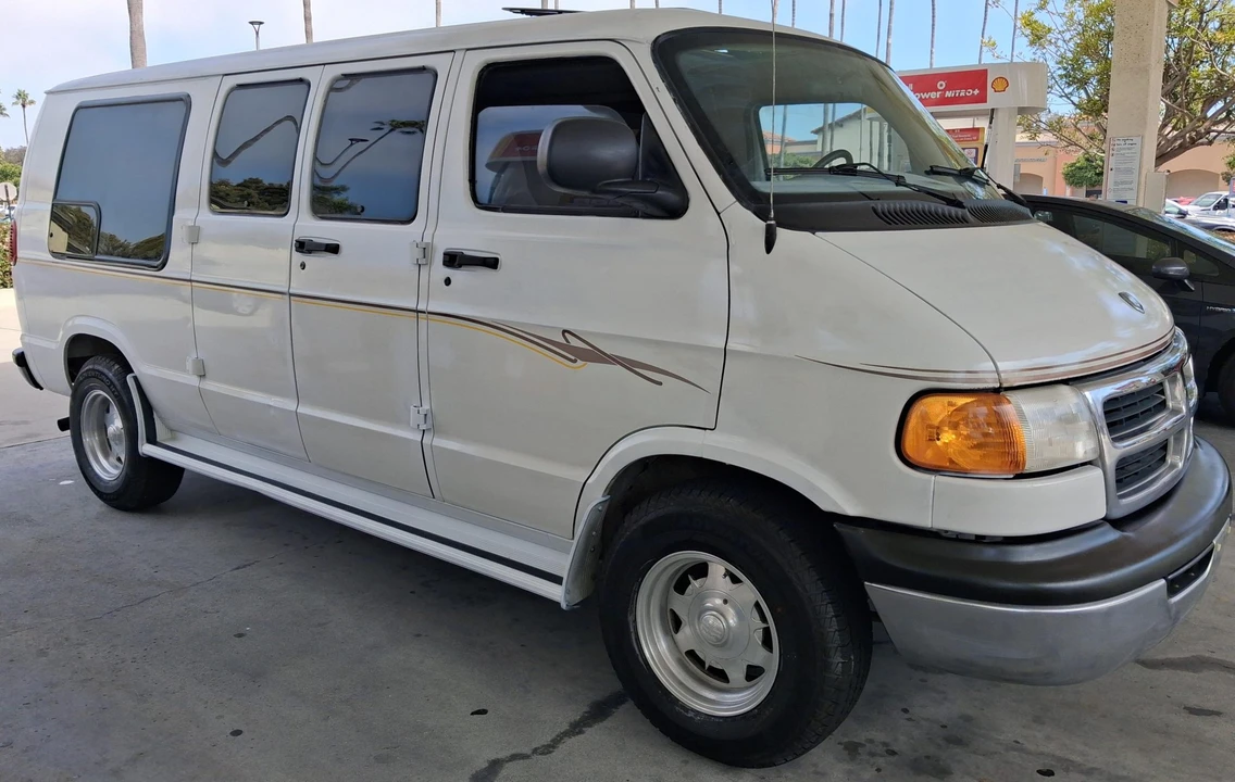 1999 Dodge Ram Van - Image 7 of 31