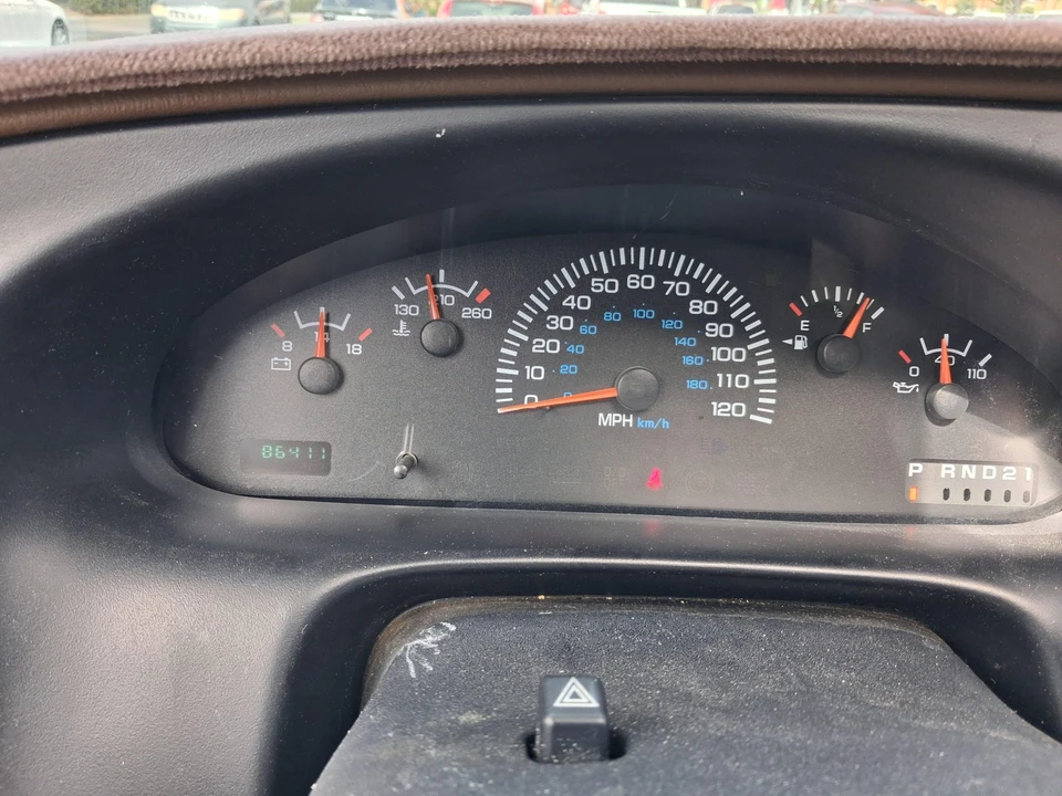 1999 Dodge Ram Van - Image 23 of 31
