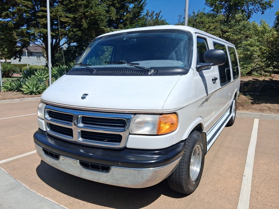 1999 Dodge Ram Van - Image 2 of 31