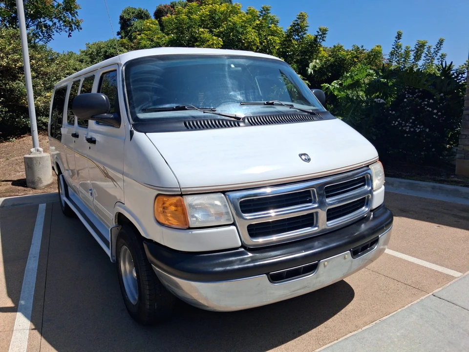 1999 Dodge Ram Van - Image 9 of 31