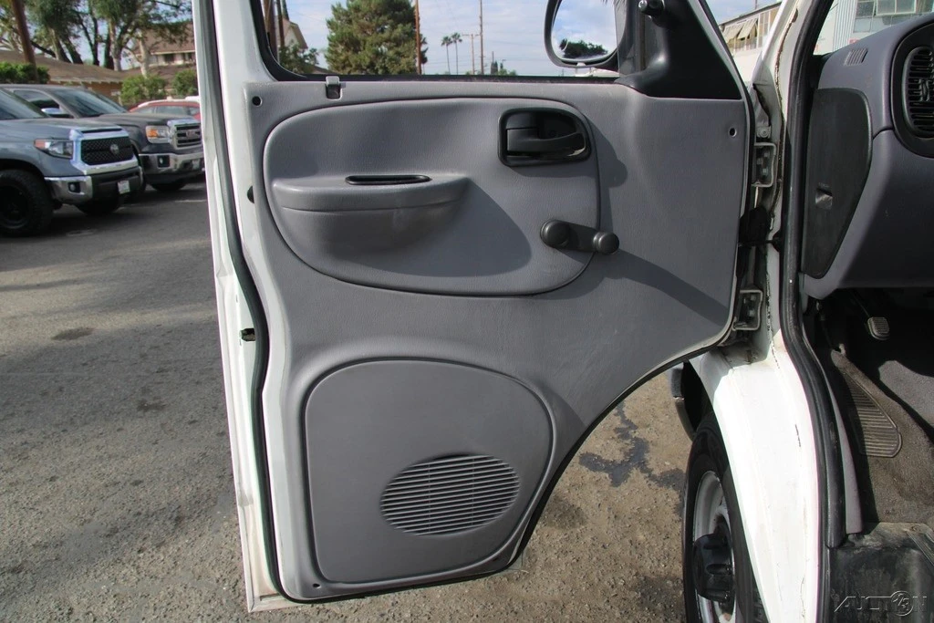 1999 Dodge Ram Van - Image 11 of 21