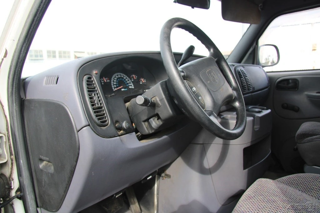 1999 Dodge Ram Van - Image 13 of 21