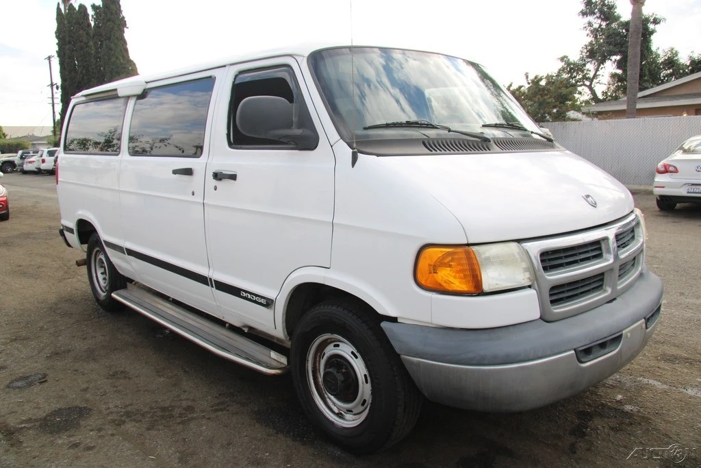 1999 Dodge Ram Van - Image 8 of 21