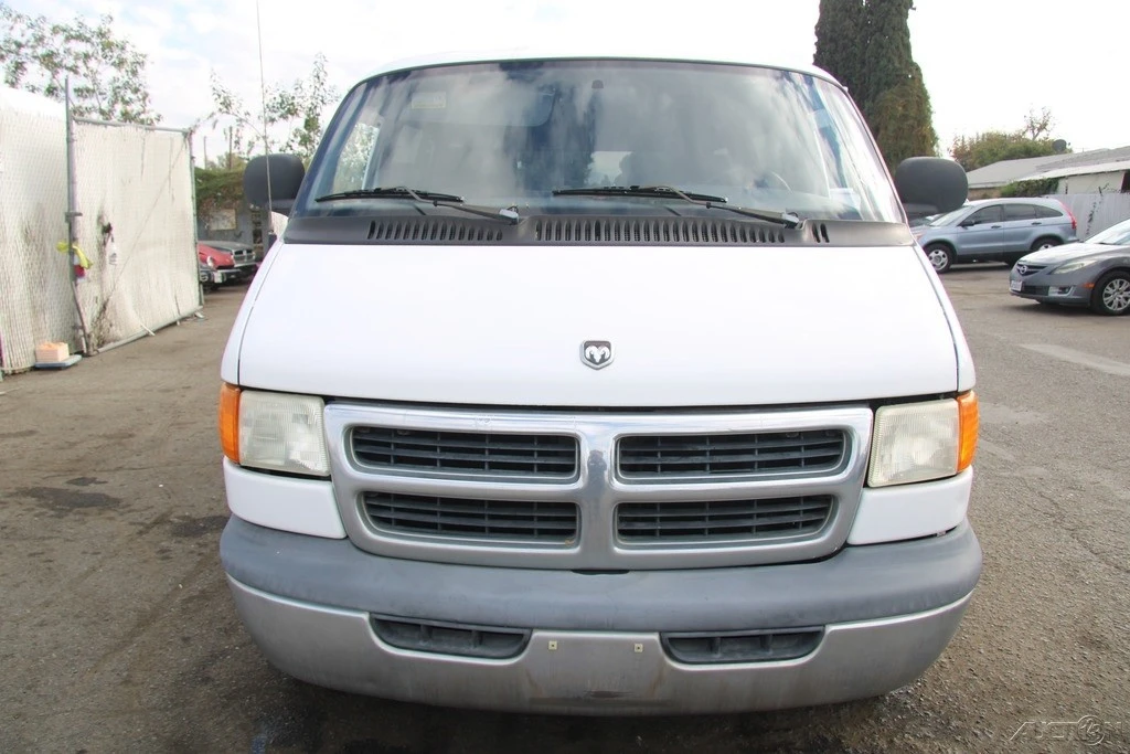 1999 Dodge Ram Van - Image 9 of 21