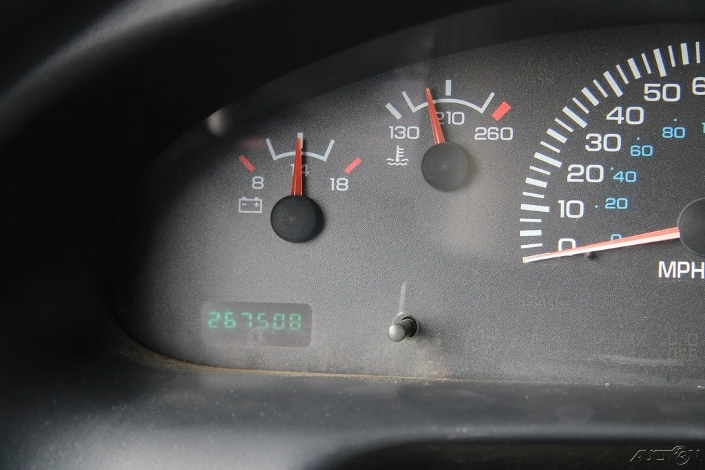 1999 Dodge Ram Van - Image 15 of 21