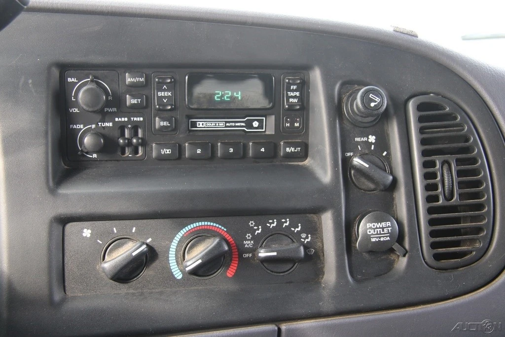 1999 Dodge Ram Van - Image 16 of 21