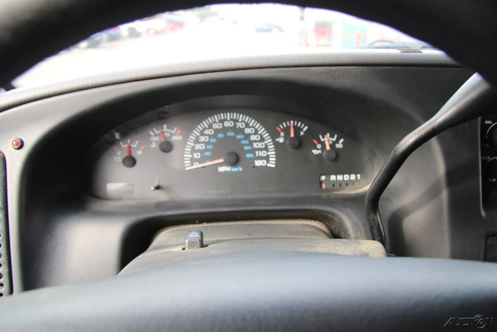 1999 Dodge Ram Van - Image 14 of 21