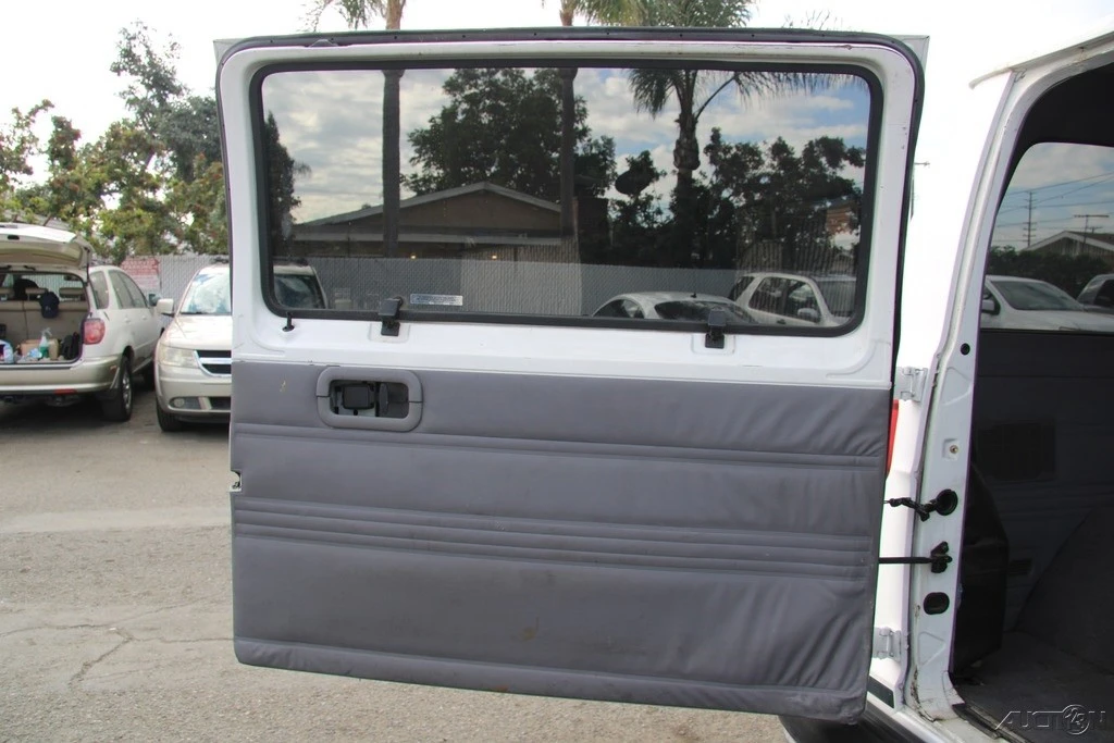 1999 Dodge Ram Van - Image 17 of 21