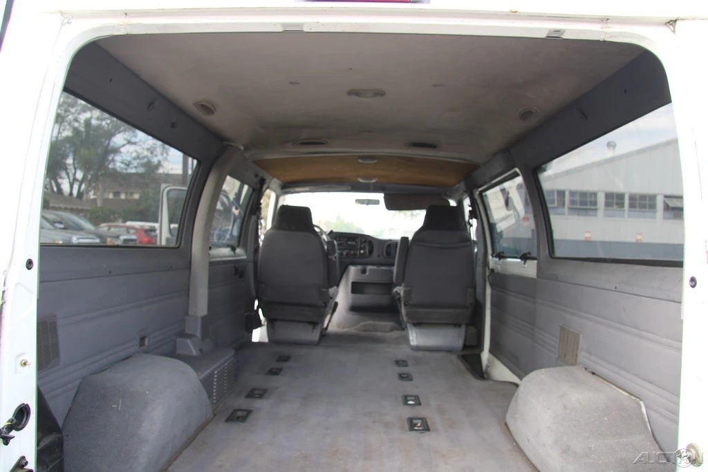 1999 Dodge Ram Van - Image 19 of 21