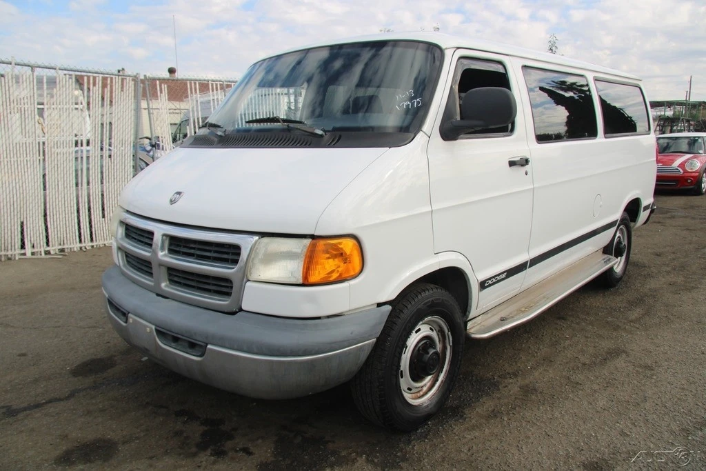 1999 Dodge Ram Van - Image 2 of 21