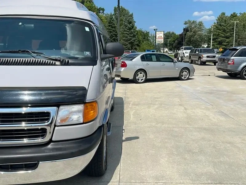 1999 Dodge Ram Van - Image 4 of 31