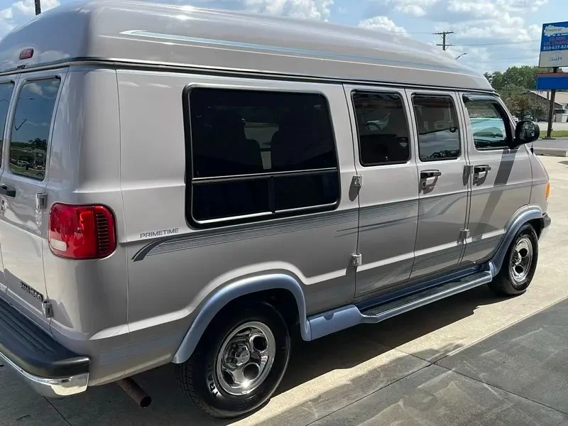 1999 Dodge Ram Van - Image 9 of 31
