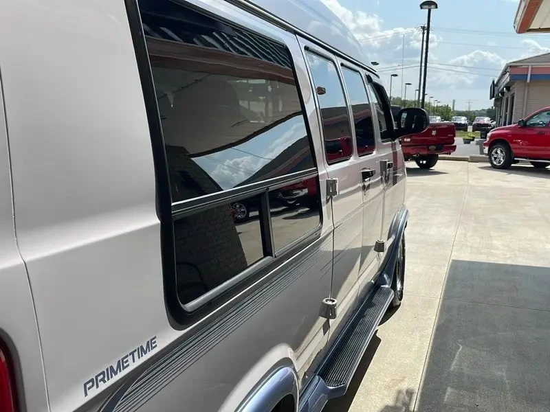 1999 Dodge Ram Van - Image 10 of 31