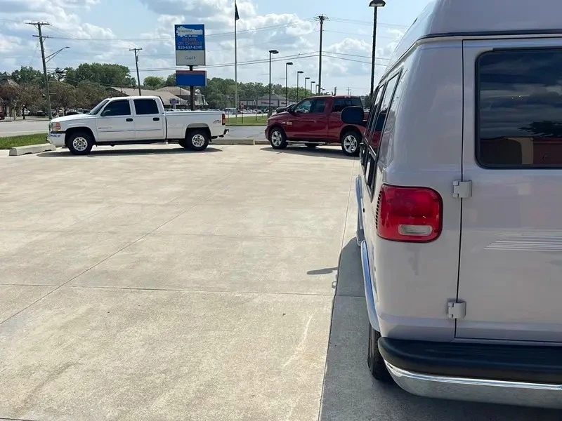 1999 Dodge Ram Van - Image 13 of 31